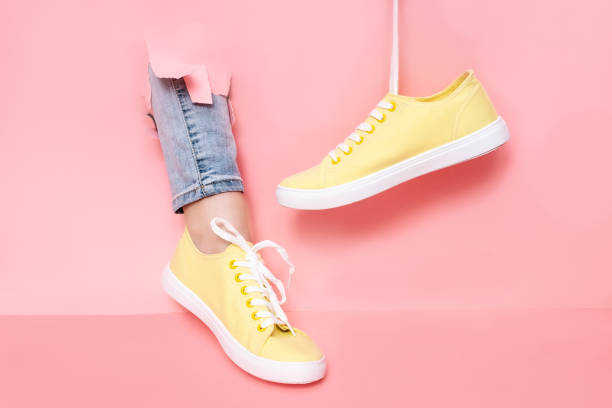 Raw hem trousers with sneakers