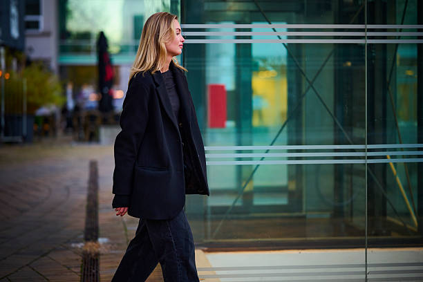 The Oversized Blazer: The Transition Layer Your 2026 Wardrobe Needs