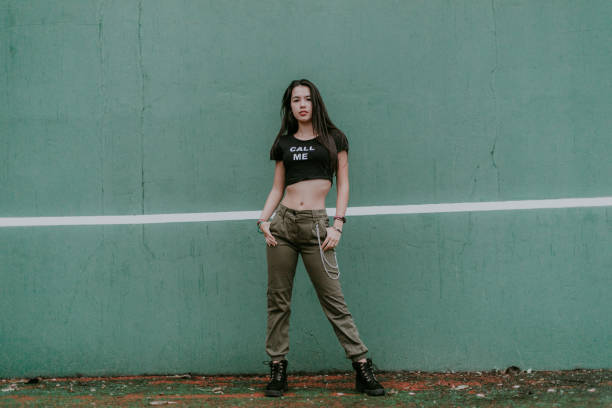 The Cargo Comeback: How Low-Rise Baggy Pants Define the Y2K Reloaded Era in Fashion