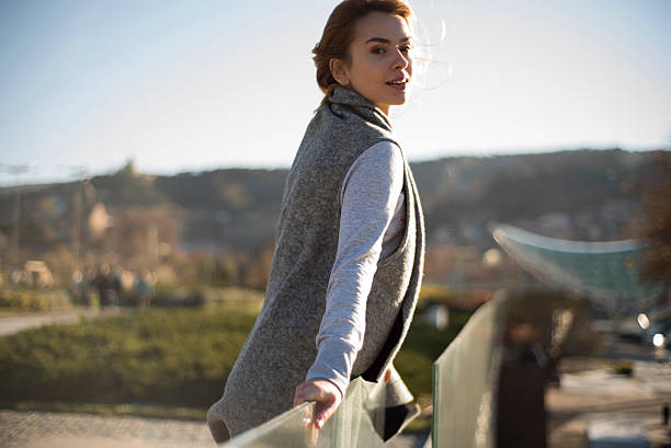 The “Chill-Proof” Cardigan: Why Phase-Change Fabrics Are the Only Fall Staple You Need