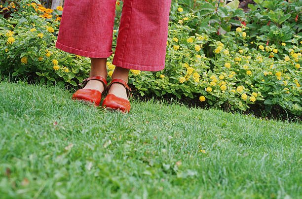 The Barefoot Clog: How This 1970s Throwback Became the Ultimate 2026 It-Shoe